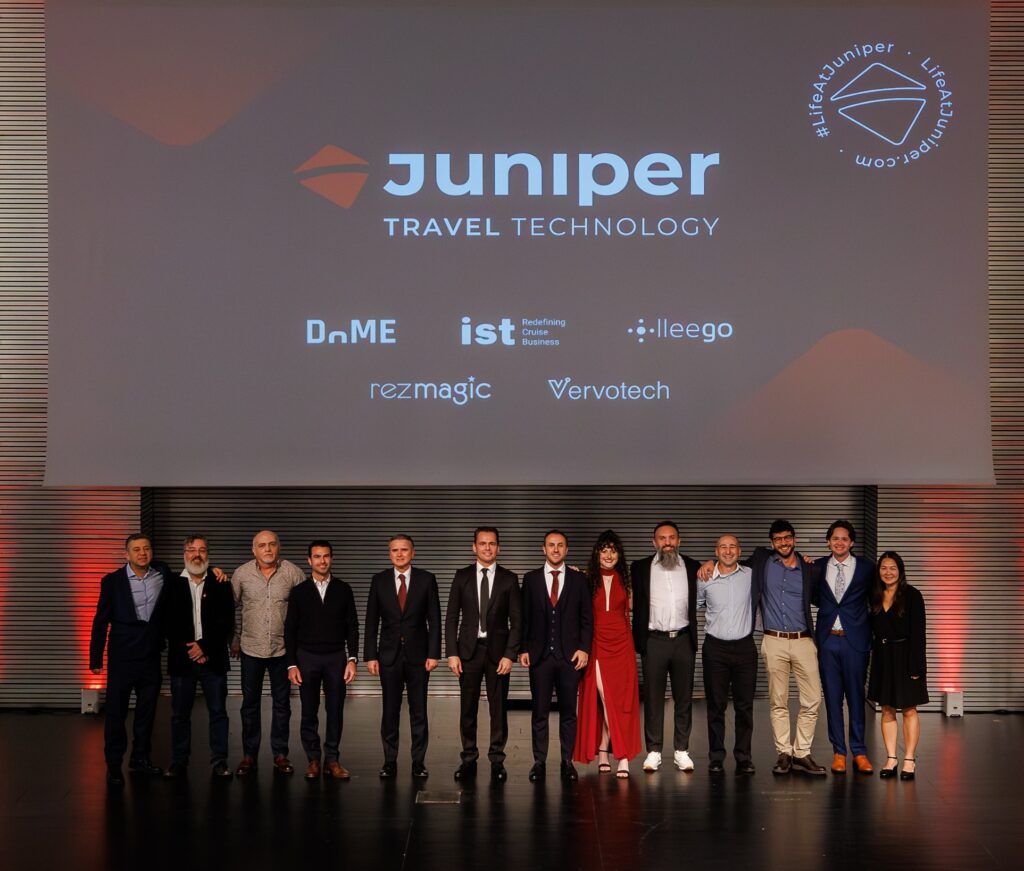 Los Juniperians que recogieron su placa conmemorativa.